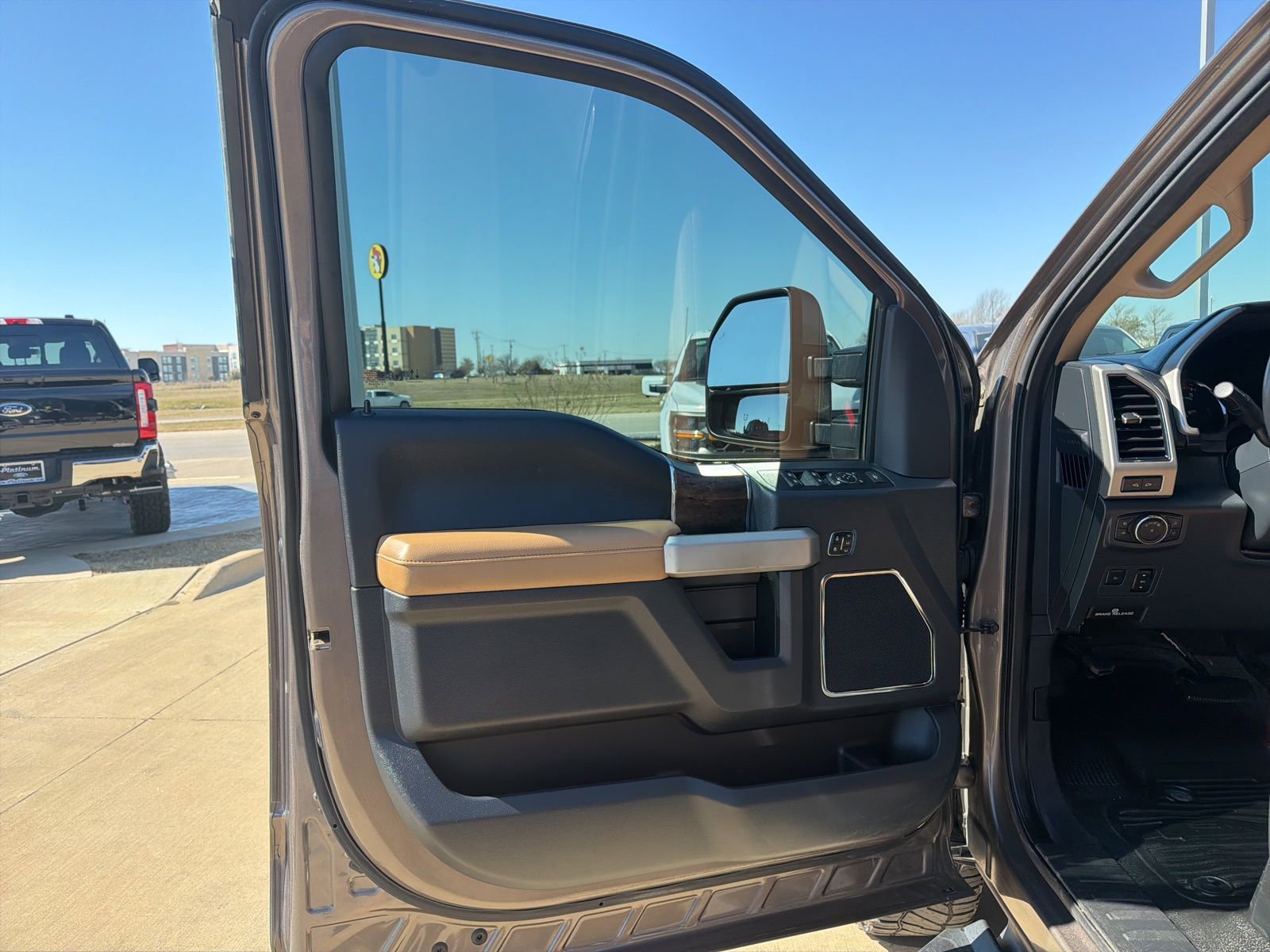 Used 2022 Ford F350 Lariat w/ Lariat Ultimate Package image 15