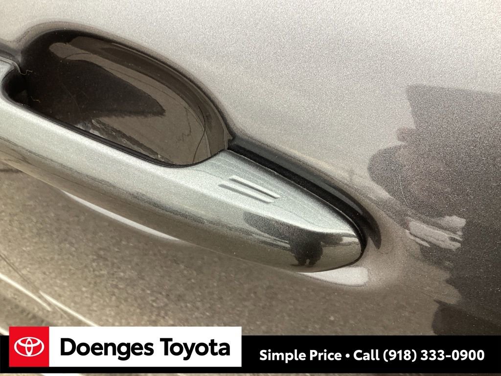 Used 2022 Toyota Highlander XLE image 26