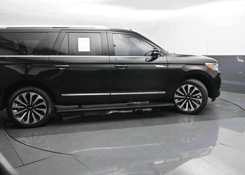 Used 2024 Lincoln Navigator L Reserve image 6