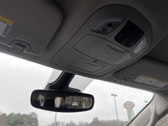 Used 2024 Chrysler Pacifica Touring-L image 17