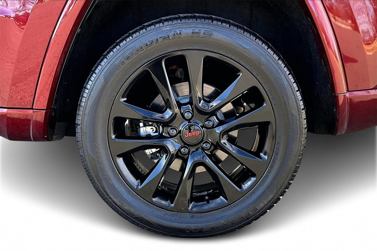 Certified 2018 Jeep Grand Cherokee Altitude image 33