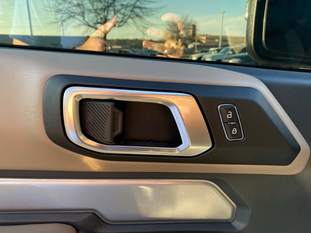 Used 2023 Ford Bronco Wildtrak image 13