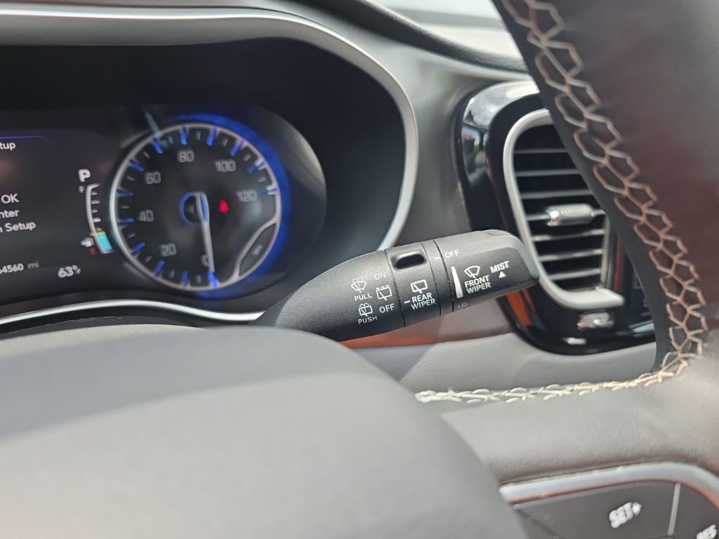 Used 2024 Chrysler Pacifica Touring-L FWD image 14