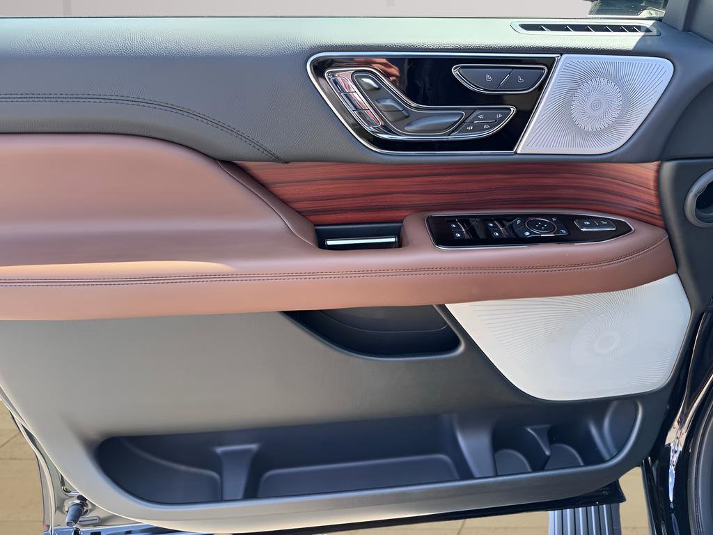 Used 2024 Lincoln Navigator Reserve image 37