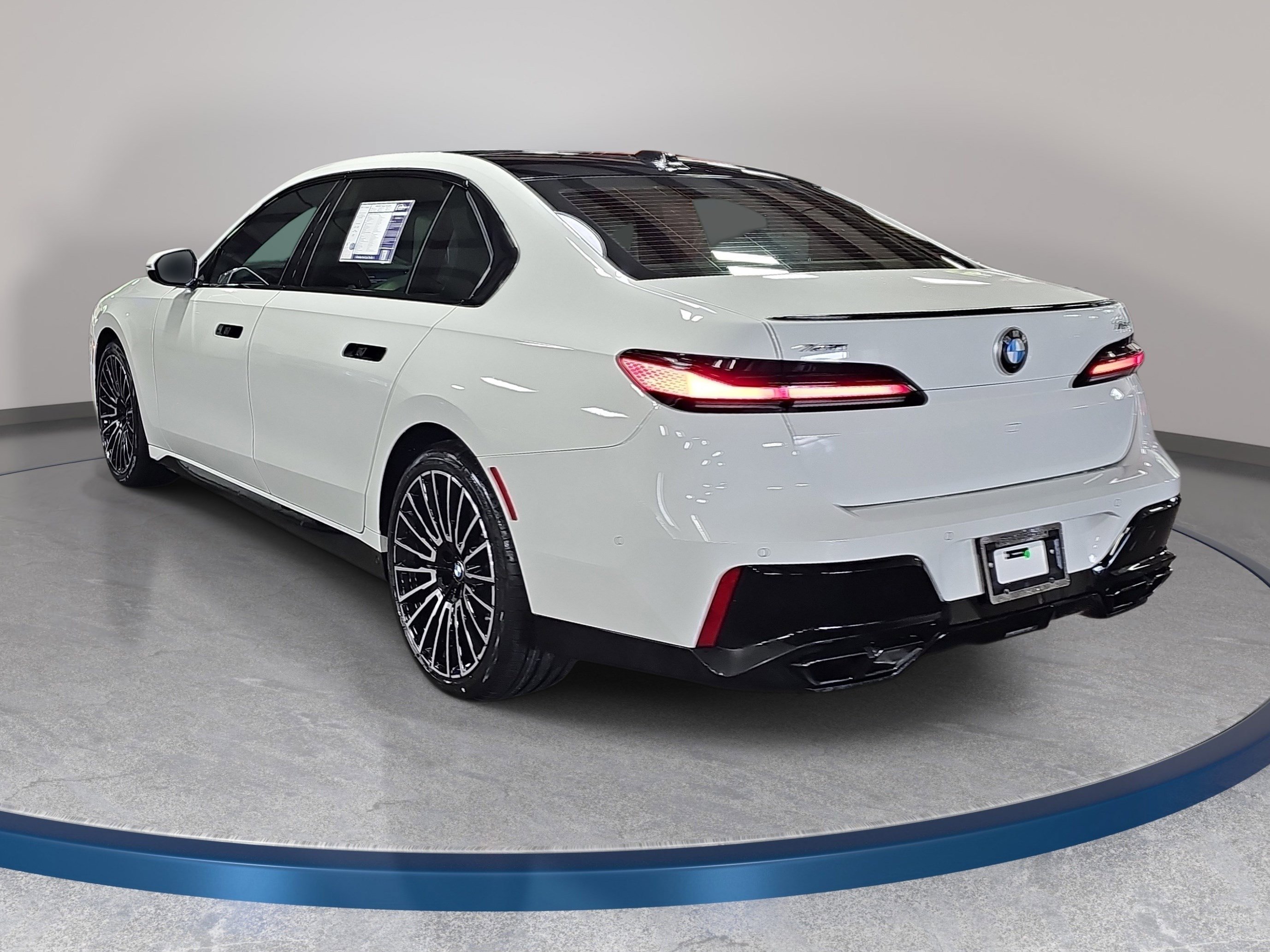 Certified 2025 BMW 760i xDrive w/ Executive Package AWD/4WD image 8