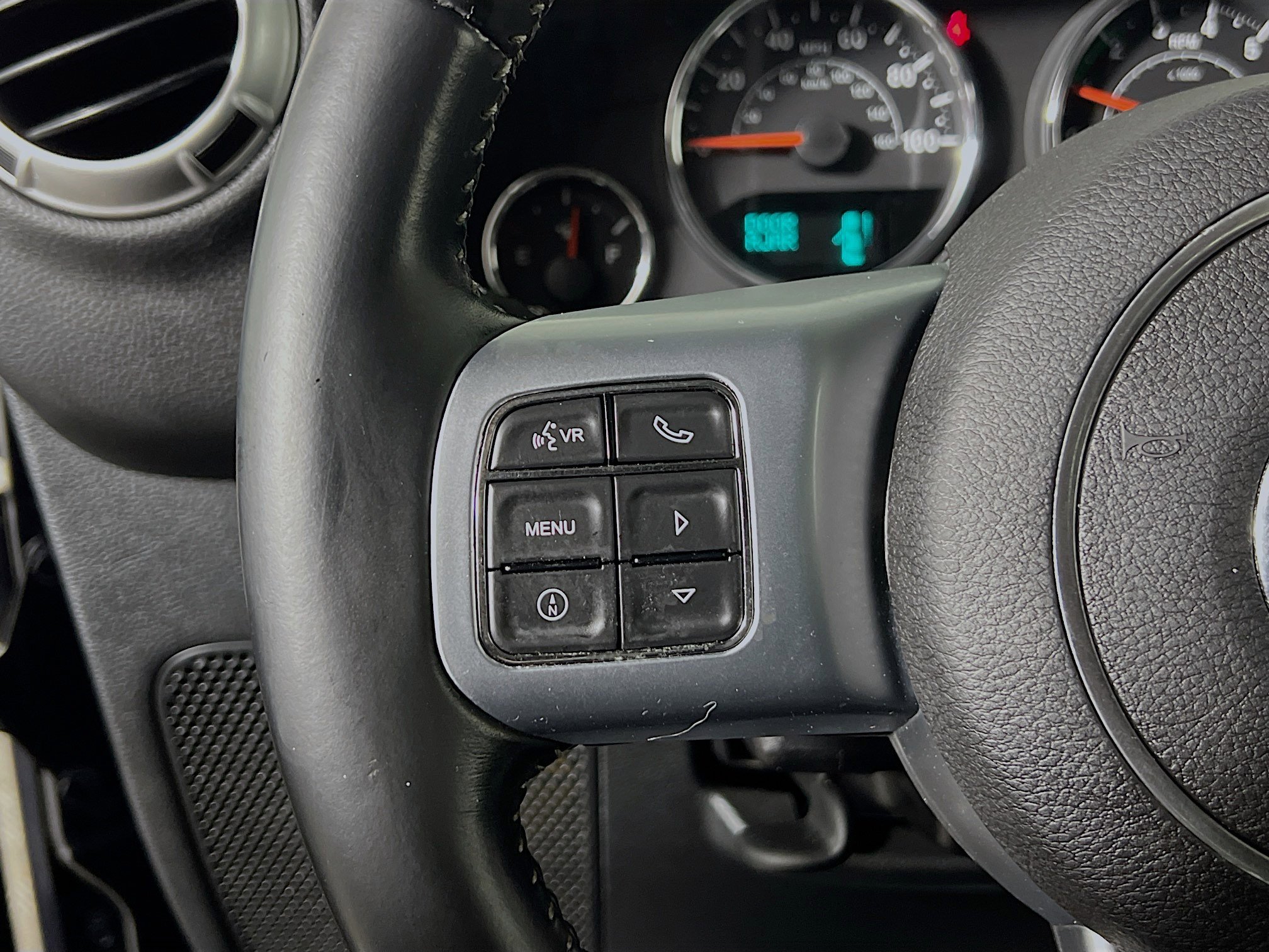 Used 2012 Jeep Wrangler Unlimited Freedom Edition image 19