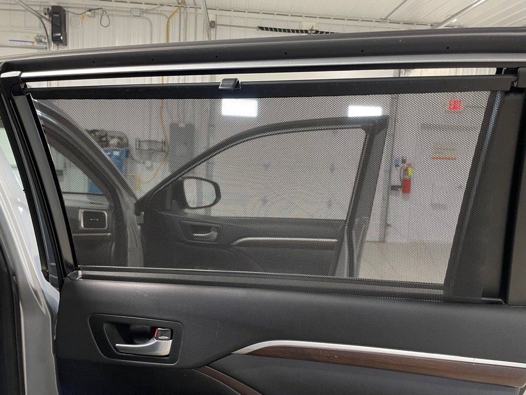 Used 2016 Toyota Highlander Limited Platinum image 24