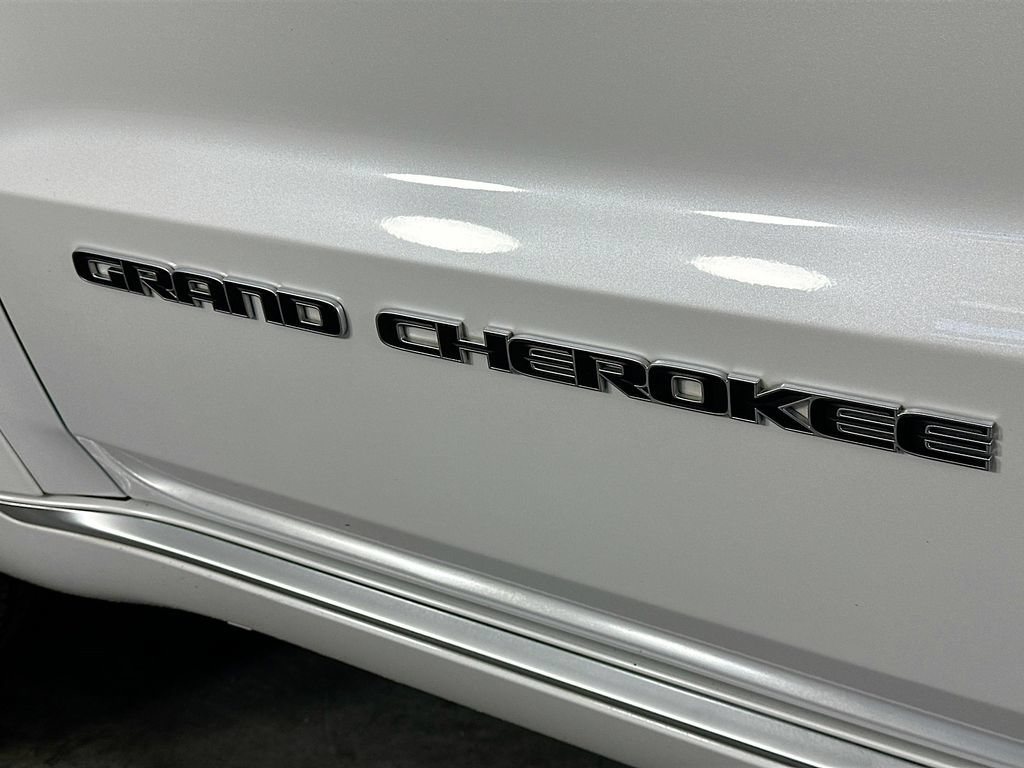 Used 2021 Jeep Grand Cherokee Summit w/ Platinum Series Group AWD/4WD image 28