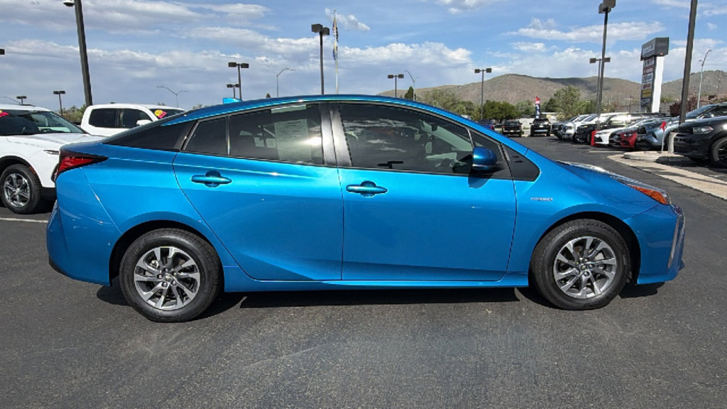 Used 2022 Toyota Prius XLE w/ Advanced Technology Package FWD video 2