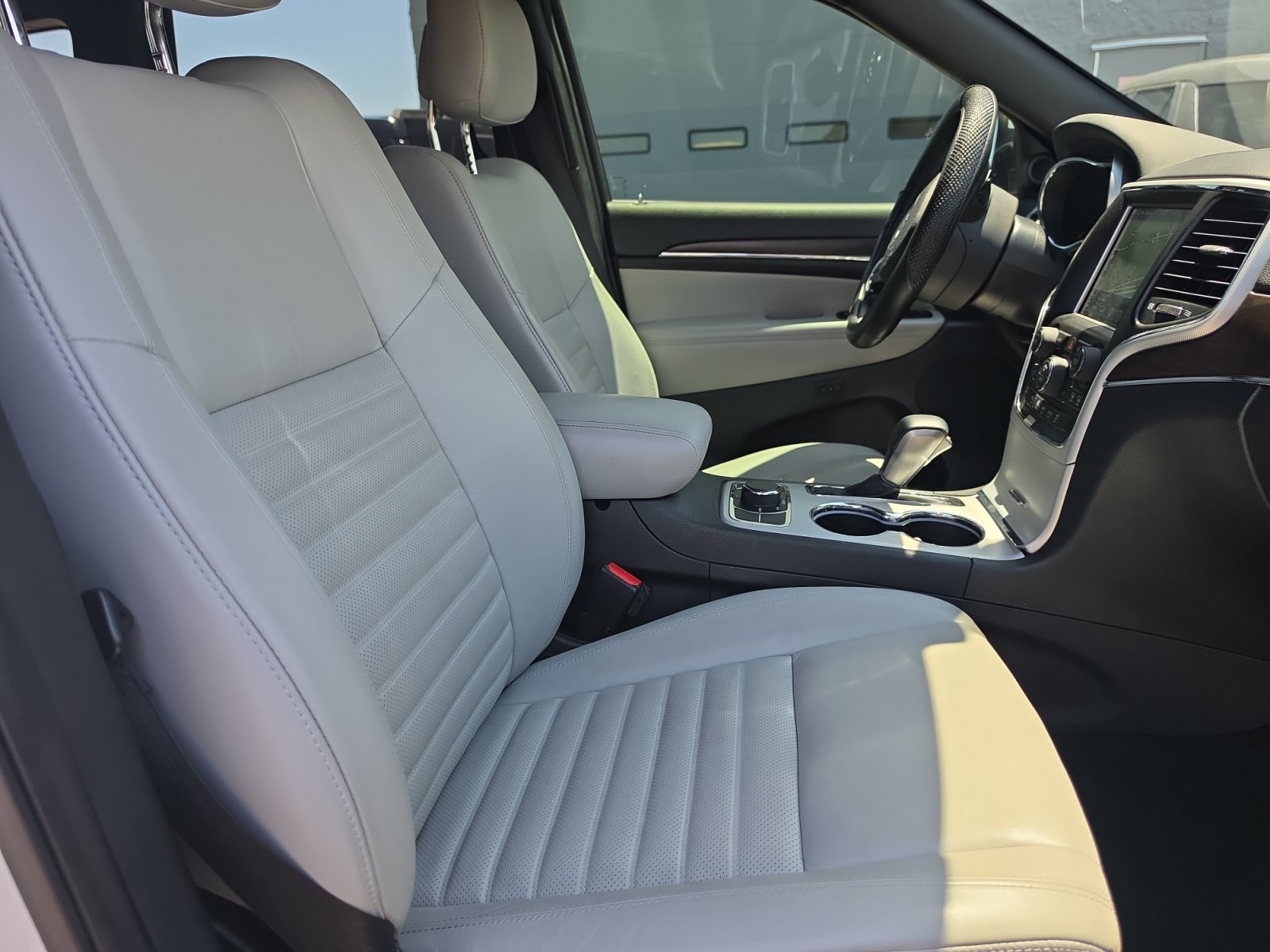 Used 2018 Jeep Grand Cherokee Limited AWD/4WD image 30