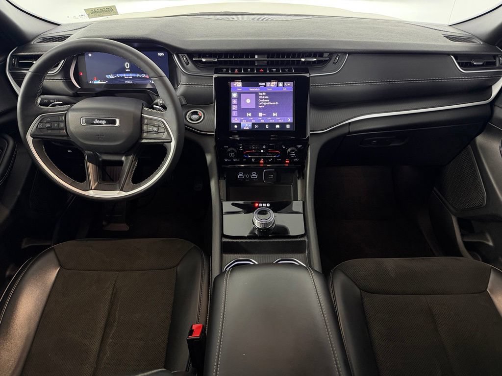 Certified 2025 Jeep Grand Cherokee Altitude AWD/4WD image 13