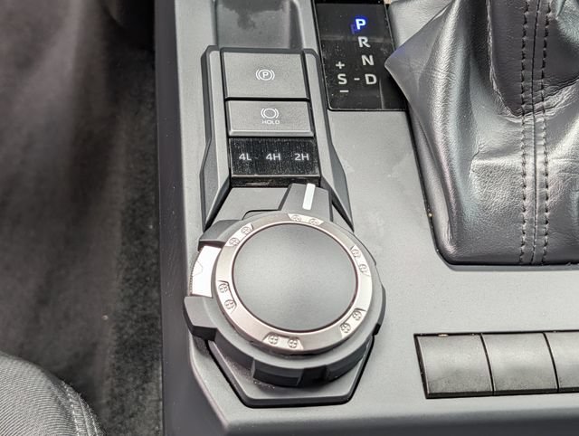 Used 2025 Toyota Tacoma SR AWD/4WD image 16