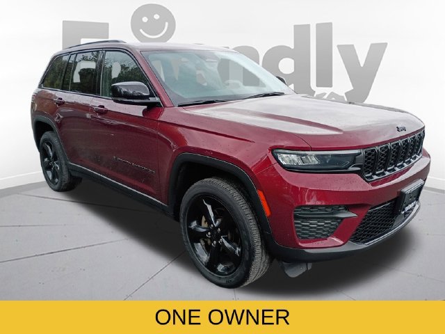 Used 2023 Jeep Grand Cherokee Laredo AWD/4WD image 3