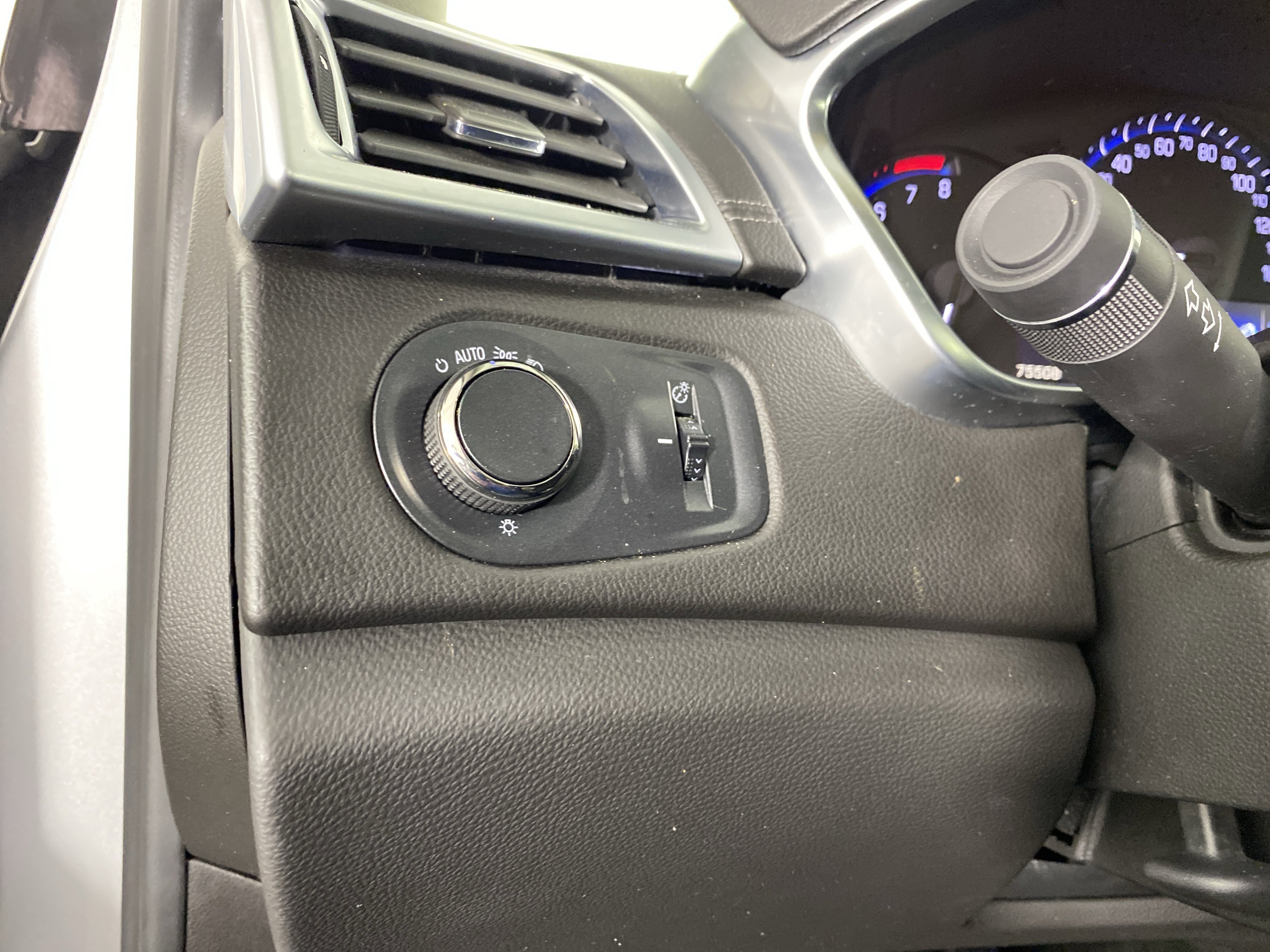 Used 2016 Cadillac SRX Luxury image 35