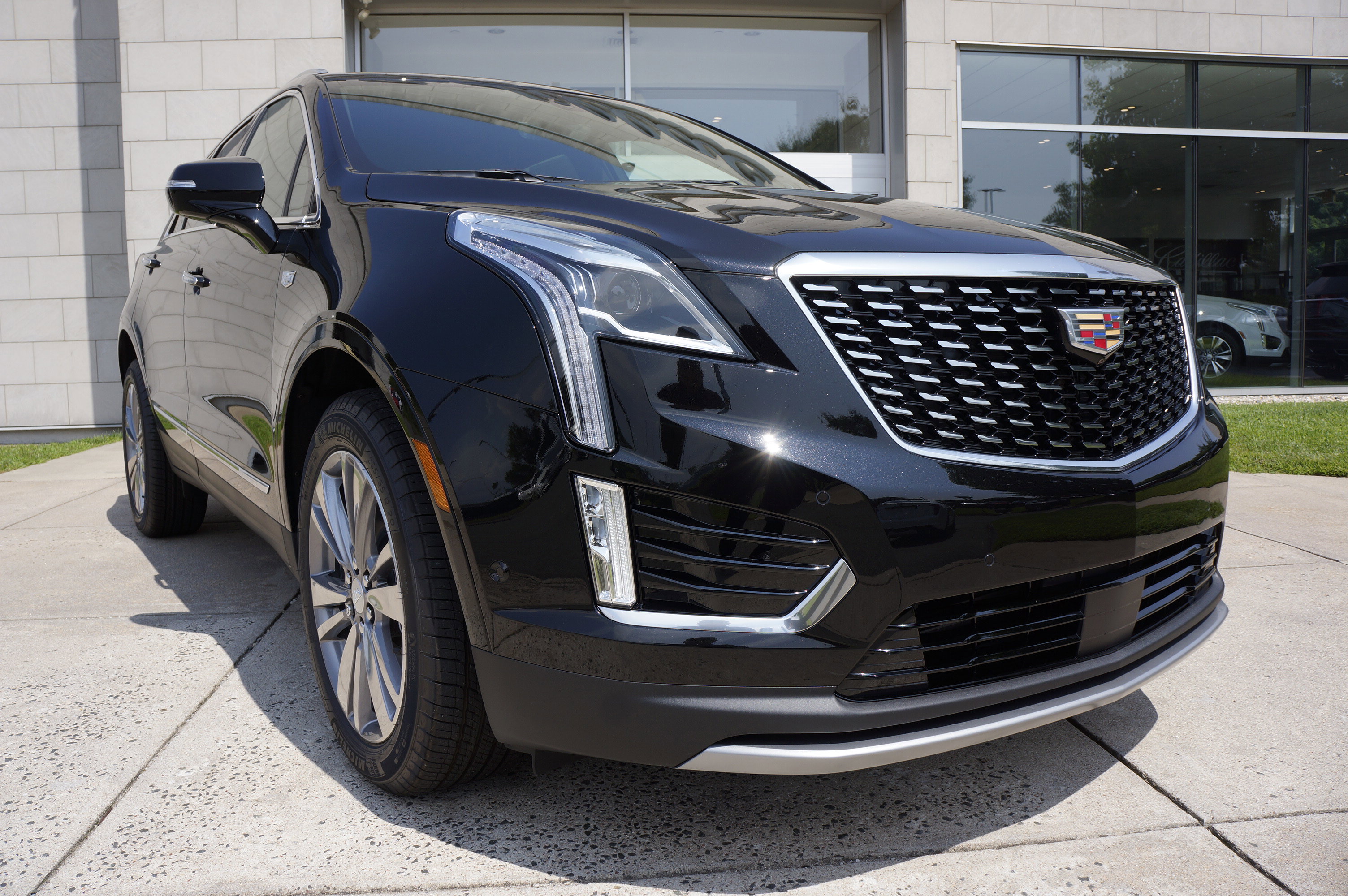 Used 2025 Cadillac XT5 Premium Luxury w/ Technology Package image 2