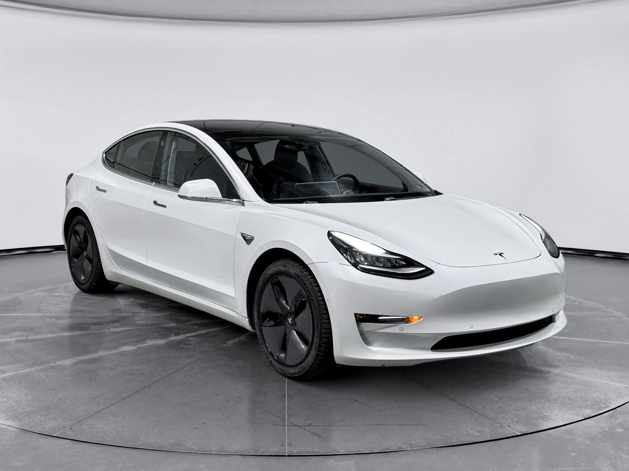 Used 2018 Tesla Model 3 Long Range RWD image 4