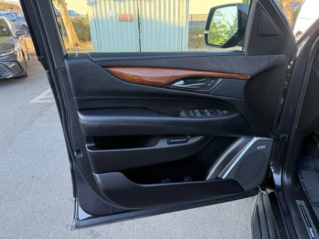 Used 2016 Cadillac Escalade Luxury AWD/4WD image 15