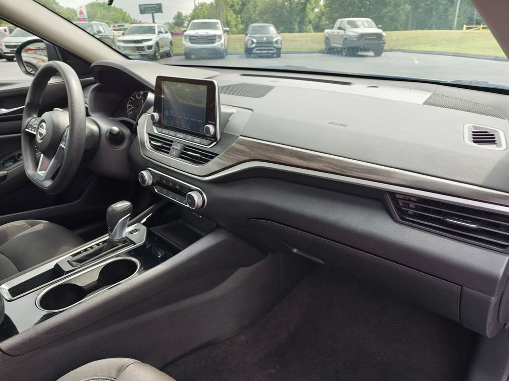 Used 2024 Nissan Altima 2.5 SV FWD image 35