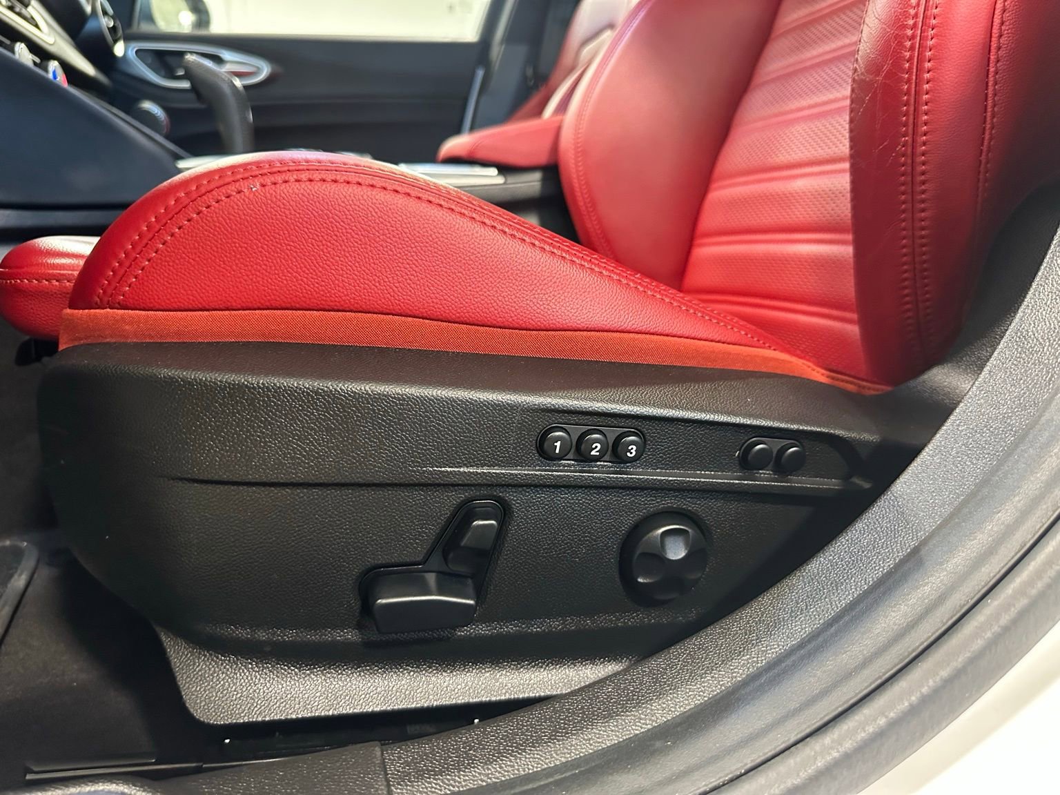 Used 2024 Alfa Romeo Giulia Veloce image 14