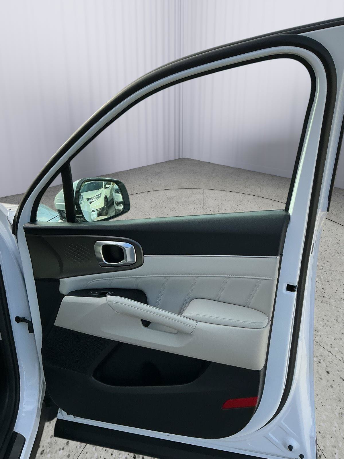 Used 2025 Kia Sorento SX FWD image 27