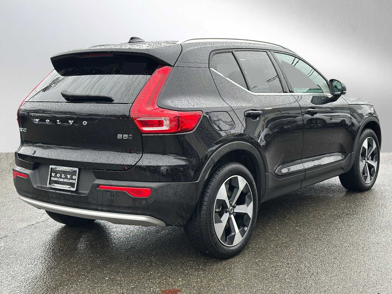 Used 2025 Volvo XC40 B5 Core w/ Protection Package Premier image 3