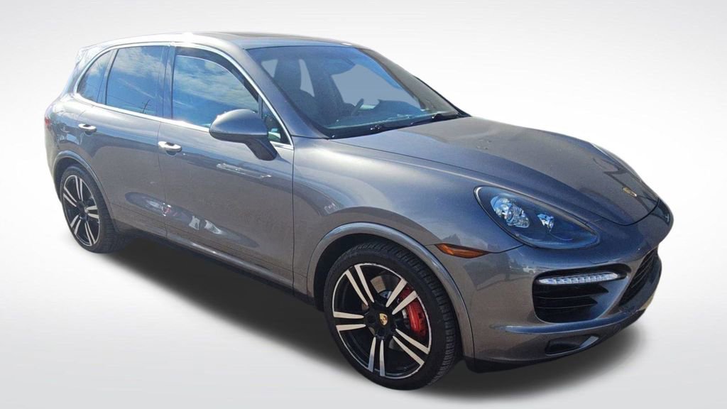 Used 2014 Porsche Cayenne Turbo image 9