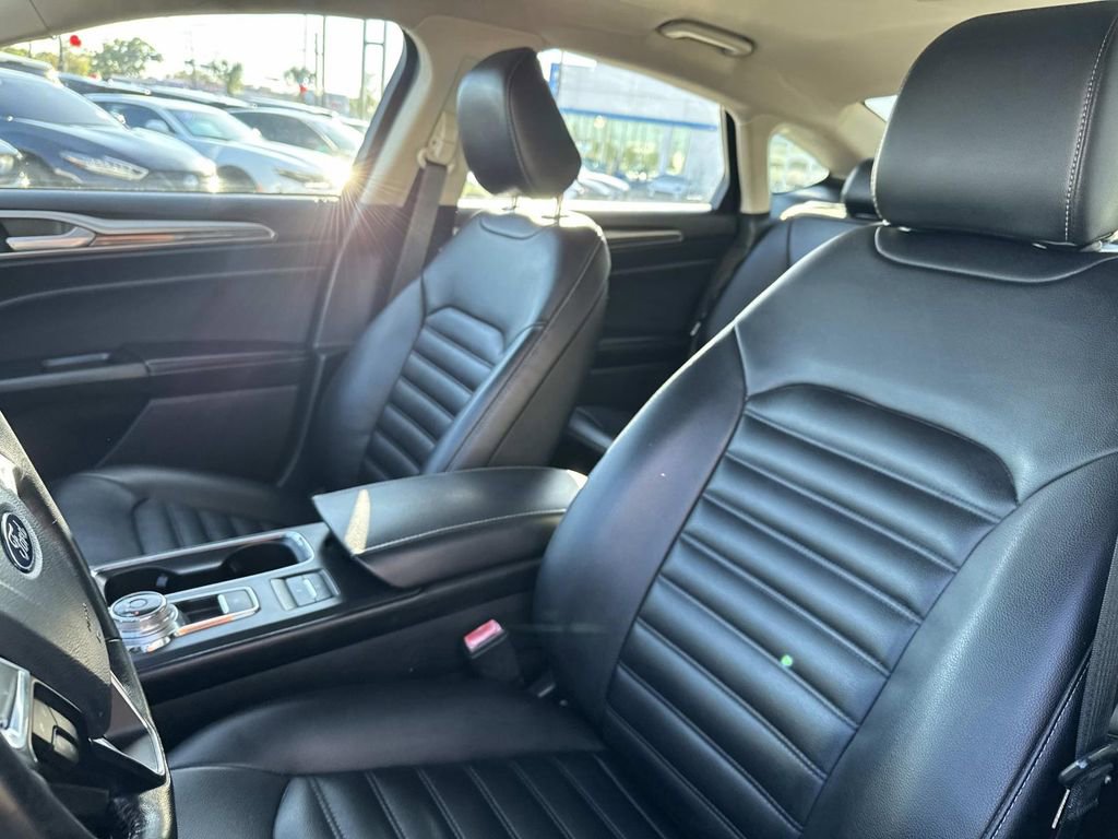 Used 2020 Ford Fusion SEL FWD image 17