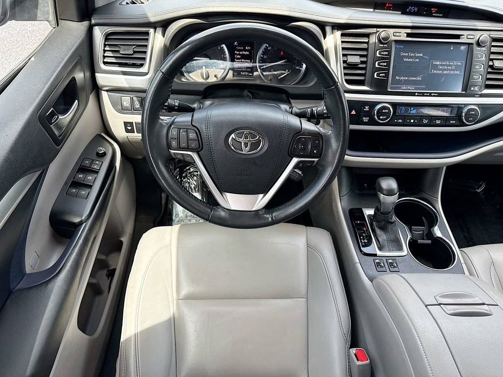 Used 2019 Toyota Highlander XLE image 16