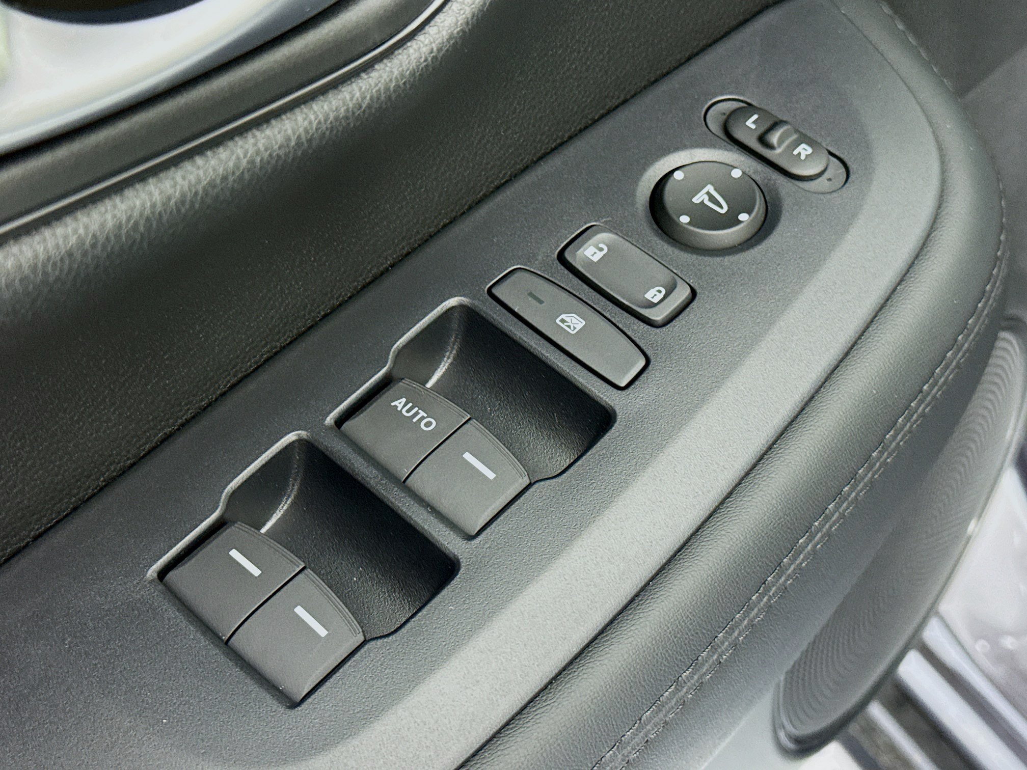 New 2027 Honda HR-V LX image 17