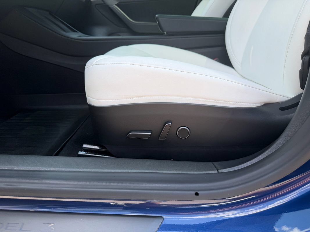 Used 2023 Tesla Model 3 Standard Range RWD image 29