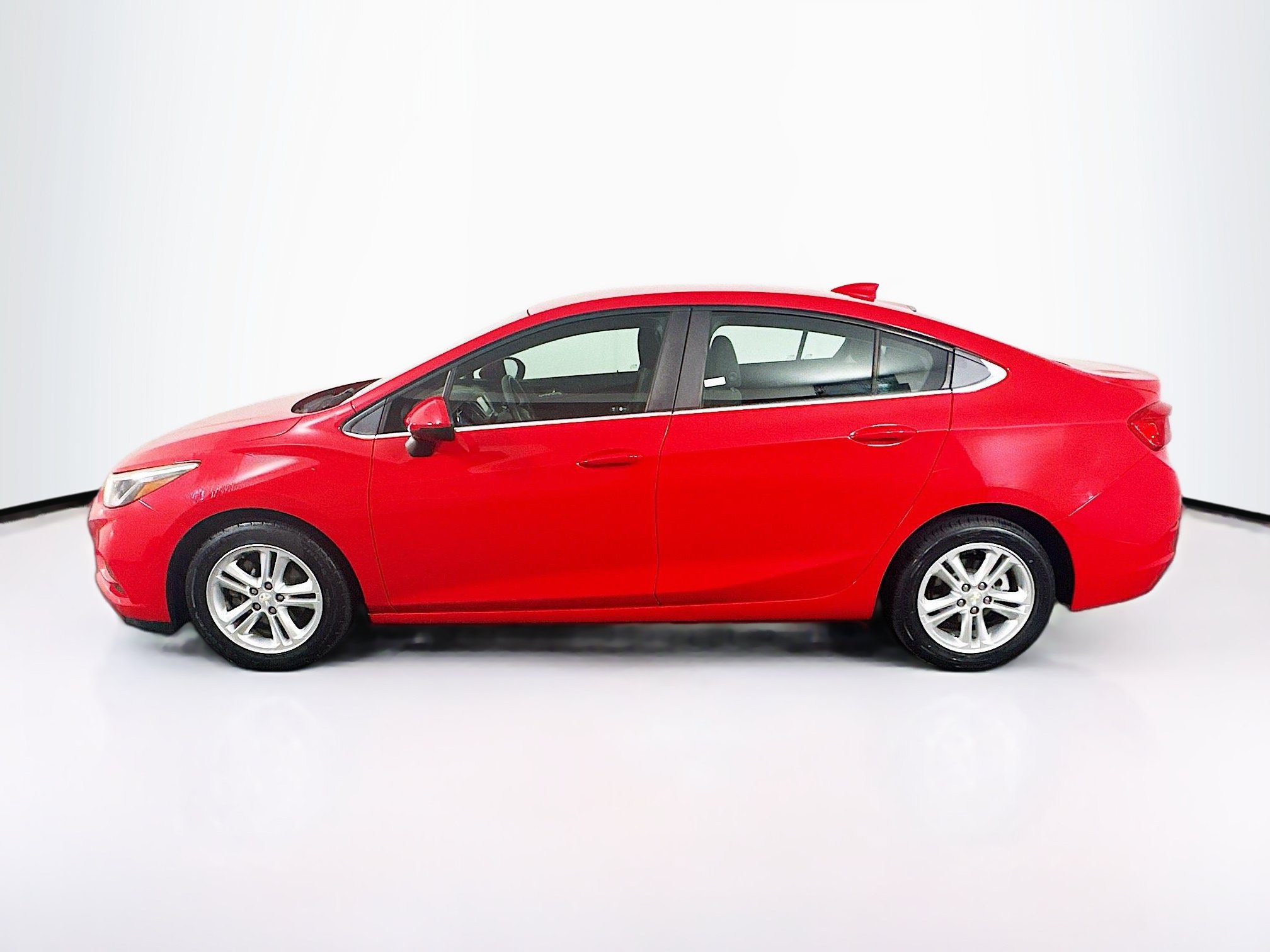 Used 2016 Chevrolet Cruze LT FWD image 4