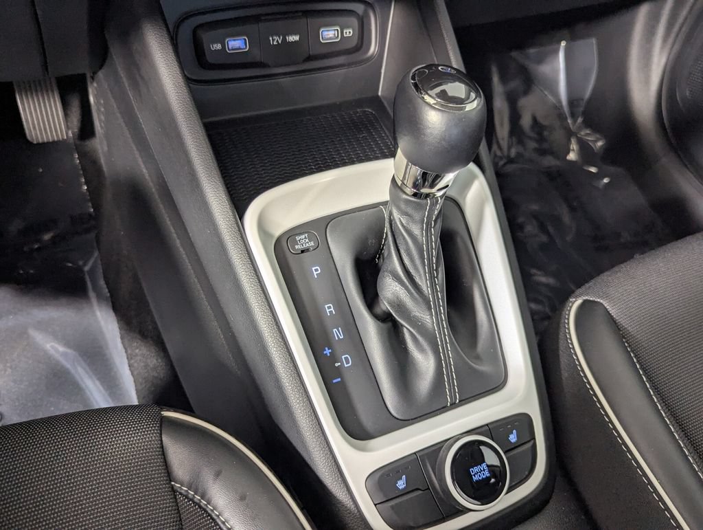 Used 2022 Hyundai Venue Limited FWD image 23