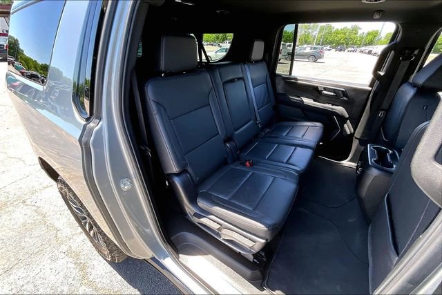 Used 2025 Chevrolet Suburban Z71 AWD/4WD image 25