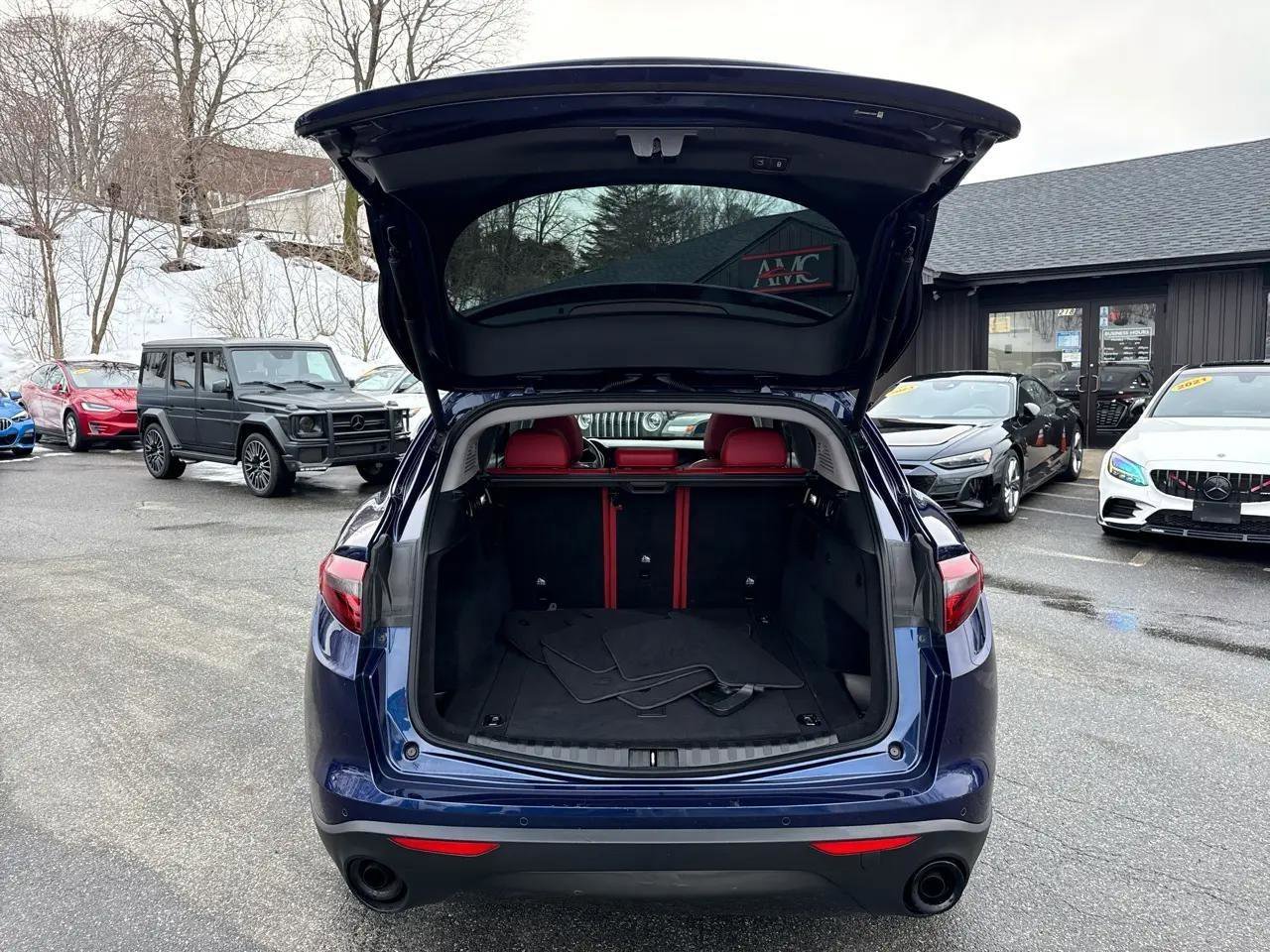 Used 2020 Alfa Romeo Stelvio AWD w/ Nero Edizione image 17