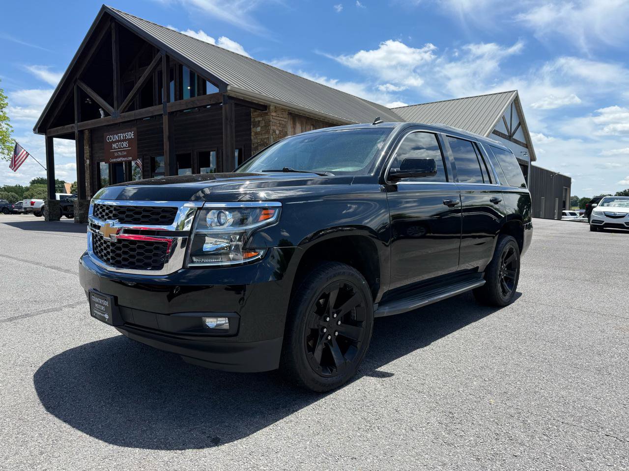 Used 2015 Chevrolet Tahoe LT w/ Luxury Package RWD image 2