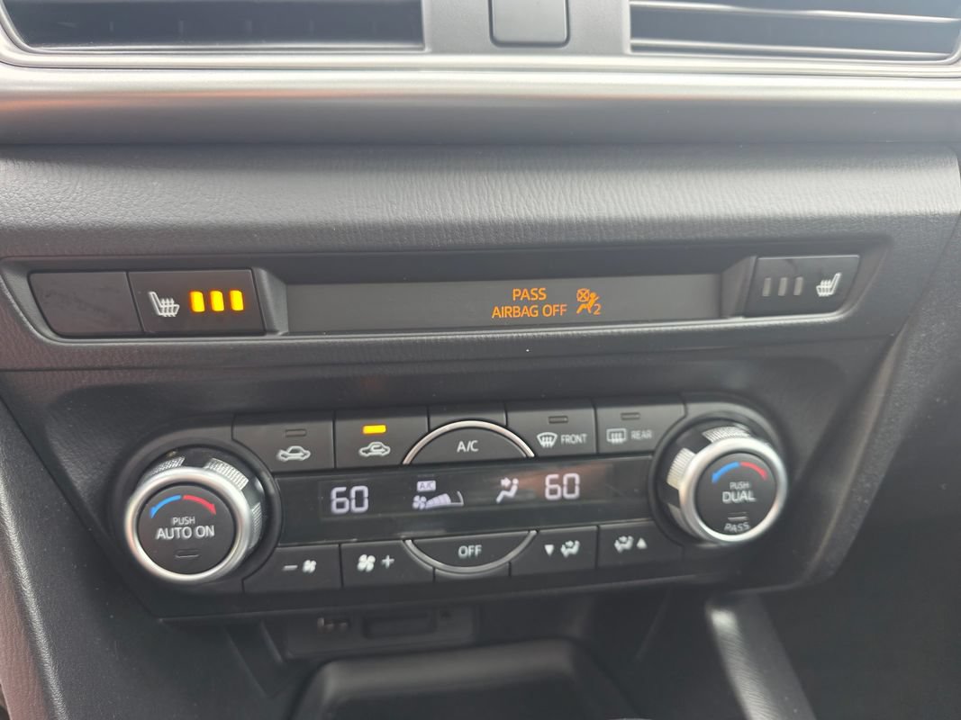 Used 2018 MAZDA MAZDA3 Touring FWD image 21