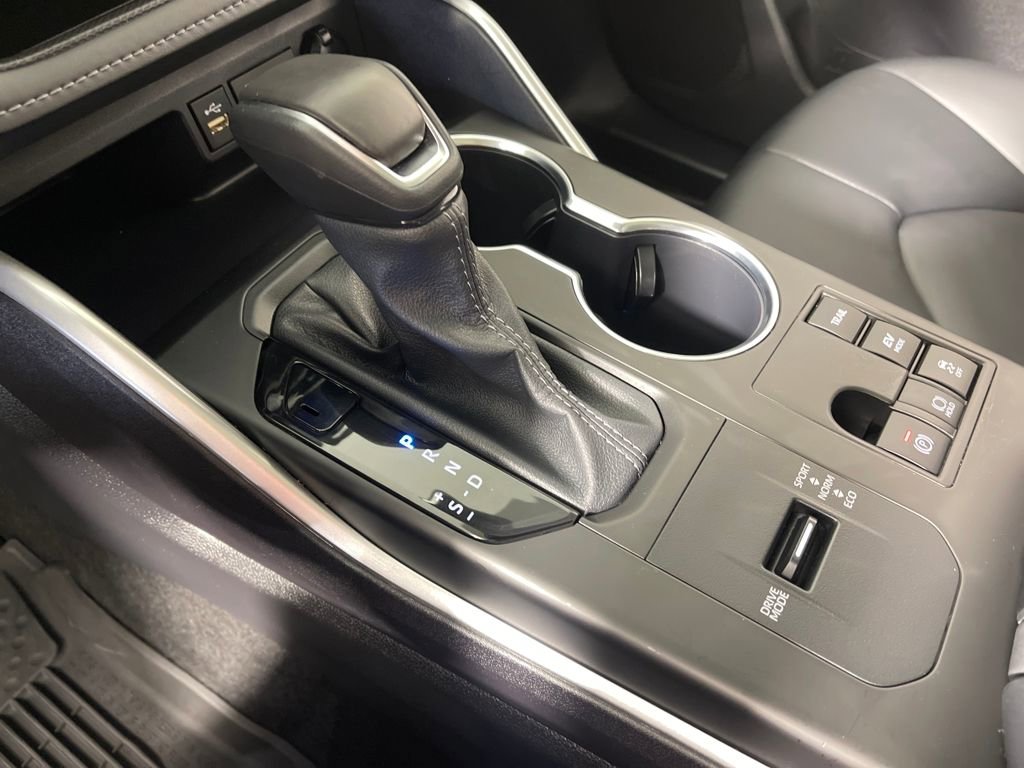 Certified 2025 Toyota Highlander XLE image 28