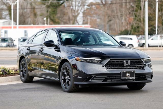 Used 2025 Honda Accord SE image 19