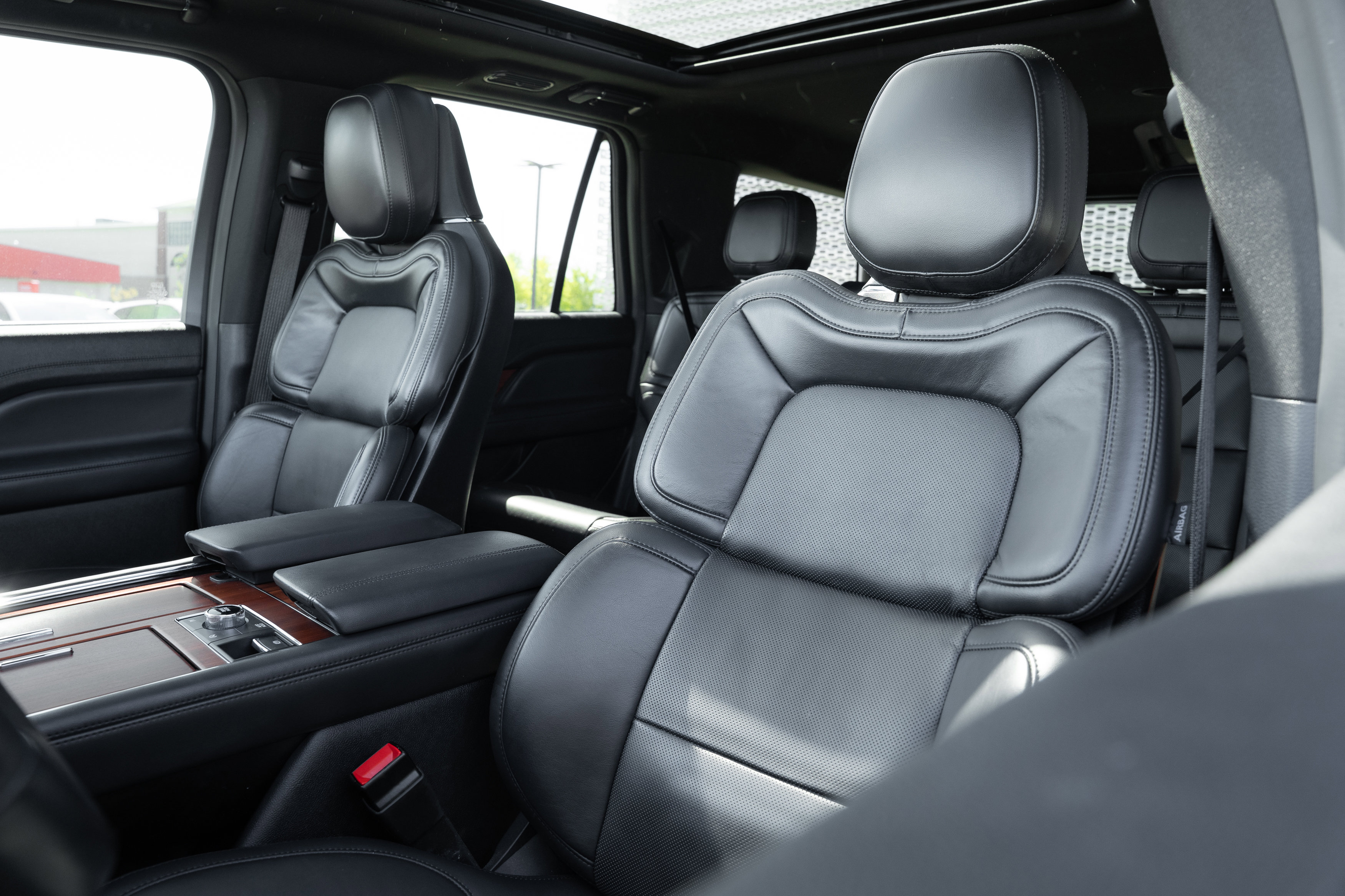 Used 2024 Lincoln Navigator Reserve w/ Monochromatic Package AWD/4WD image 22