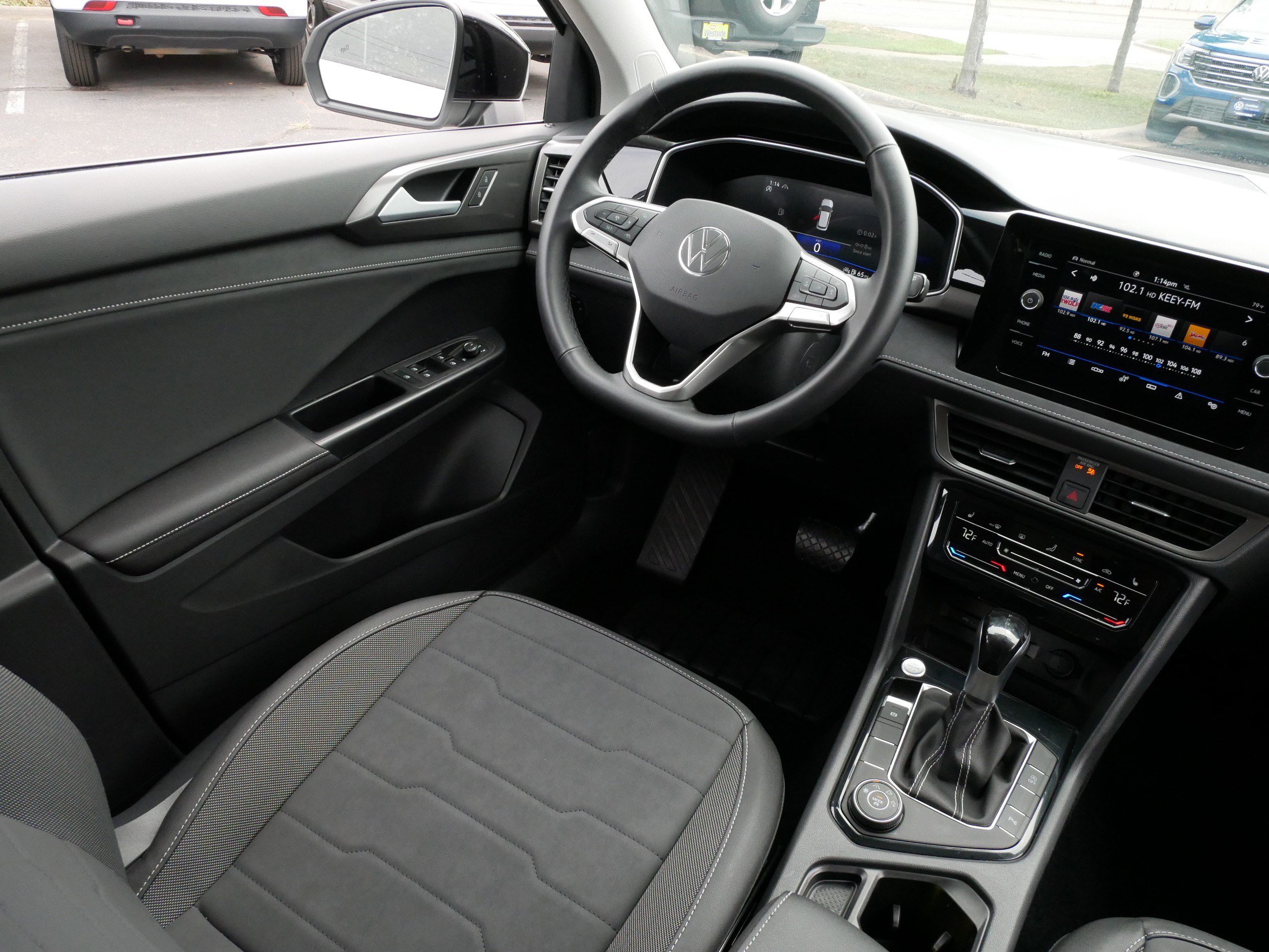 Certified 2025 Volkswagen Taos SE AWD/4WD image 9