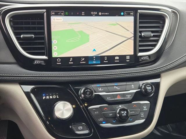 Certified 2024 Chrysler Pacifica Select image 22
