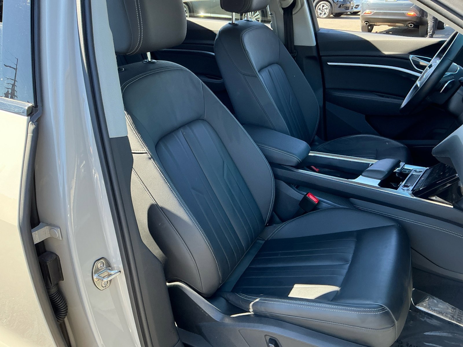 Used 2021 Audi e-tron Premium w/ Convenience Plus Package image 21