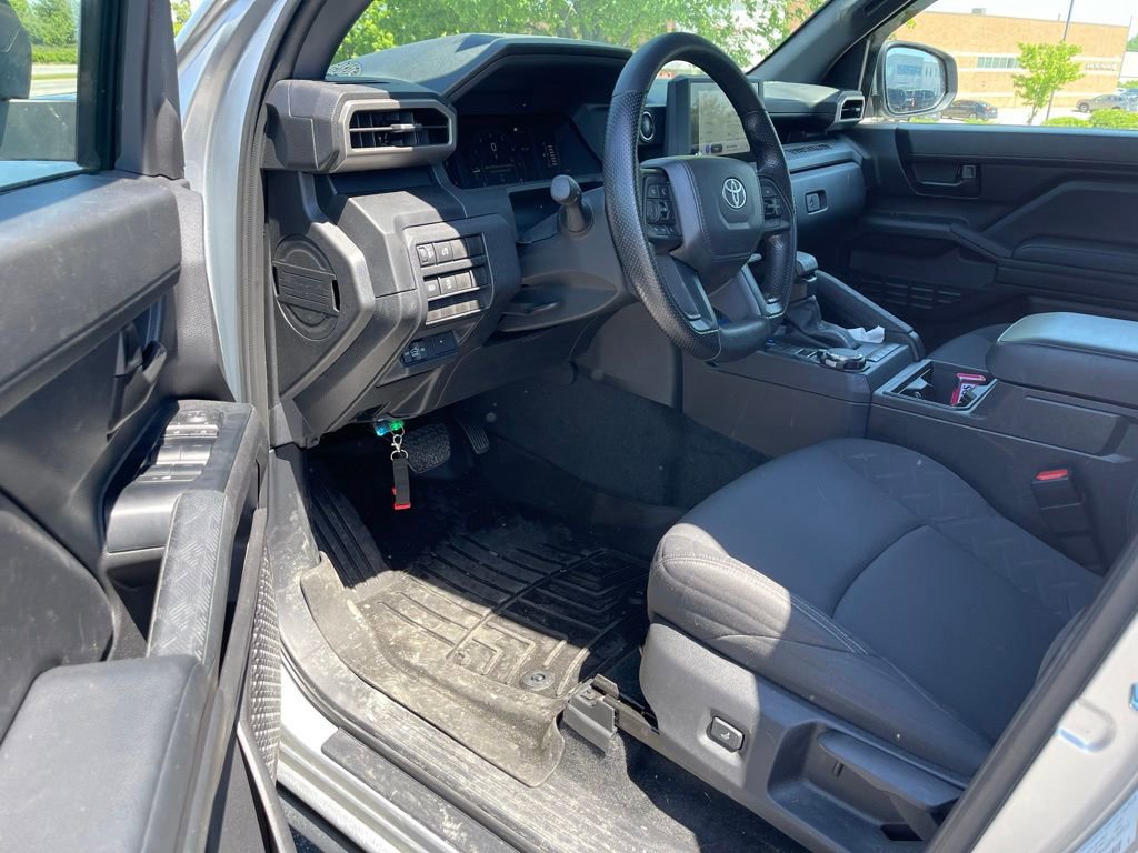 Used 2025 Toyota Tacoma SR AWD/4WD image 5