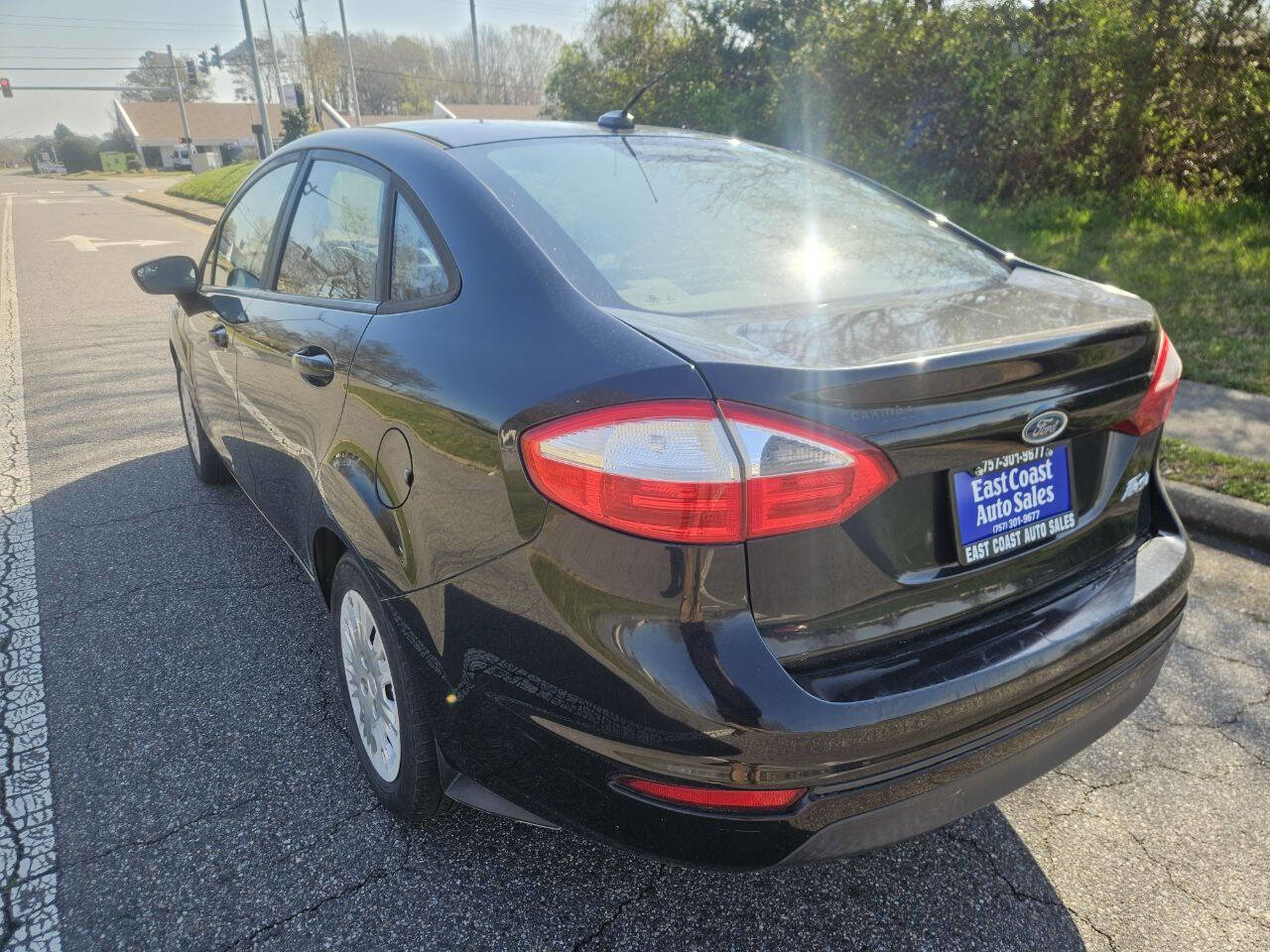 Used 2016 Ford Fiesta S FWD image 4