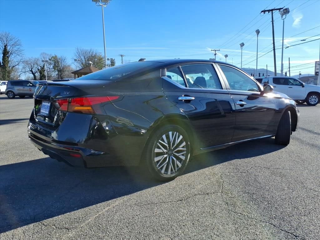 Used 2024 Nissan Altima 2.5 SV image 4