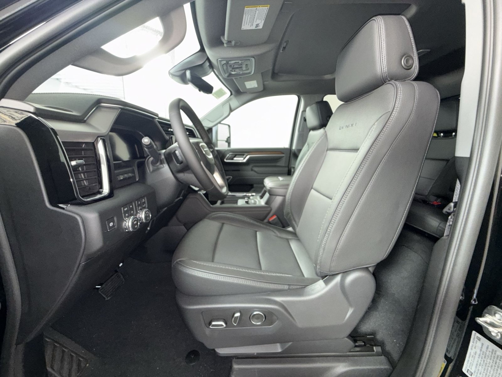 New 2026 GMC Sierra 2500 Denali w/ Denali Reserve Package AWD/4WD image 13