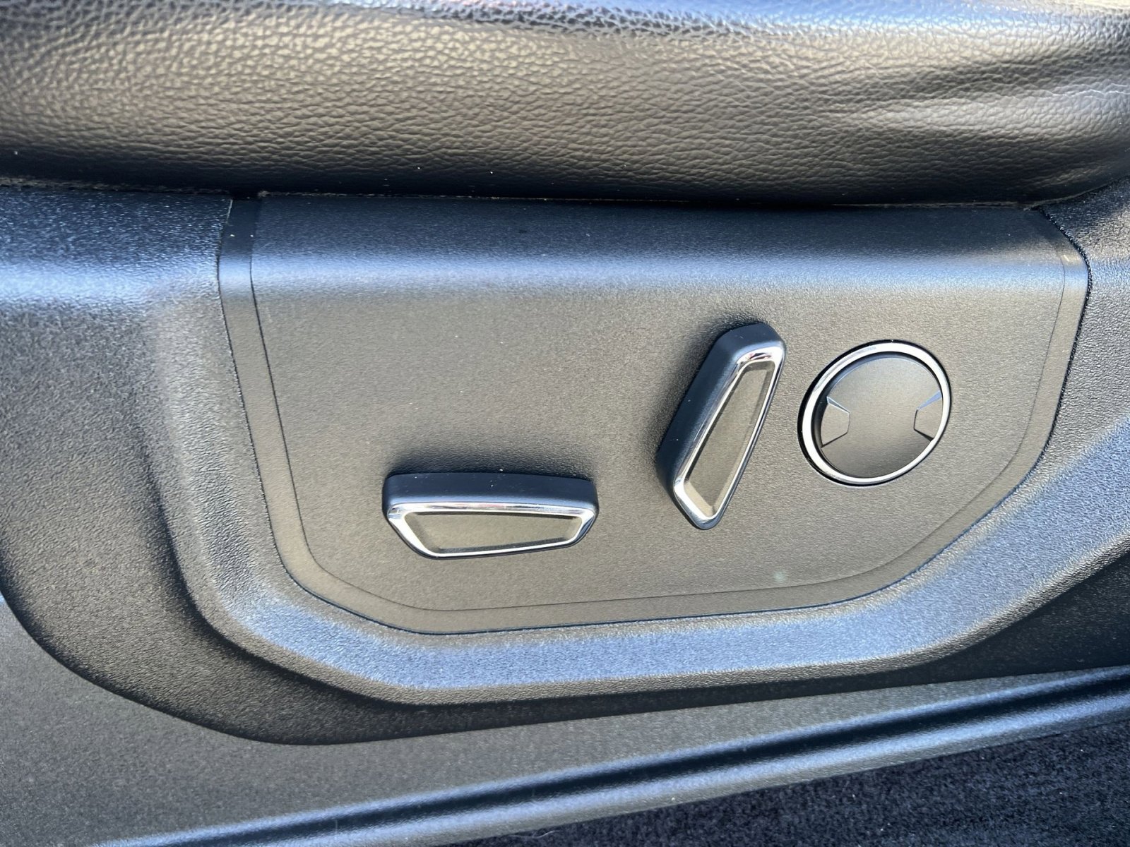 Used 2017 Ford F150 Lariat w/ Equipment Group 502A Luxury image 14