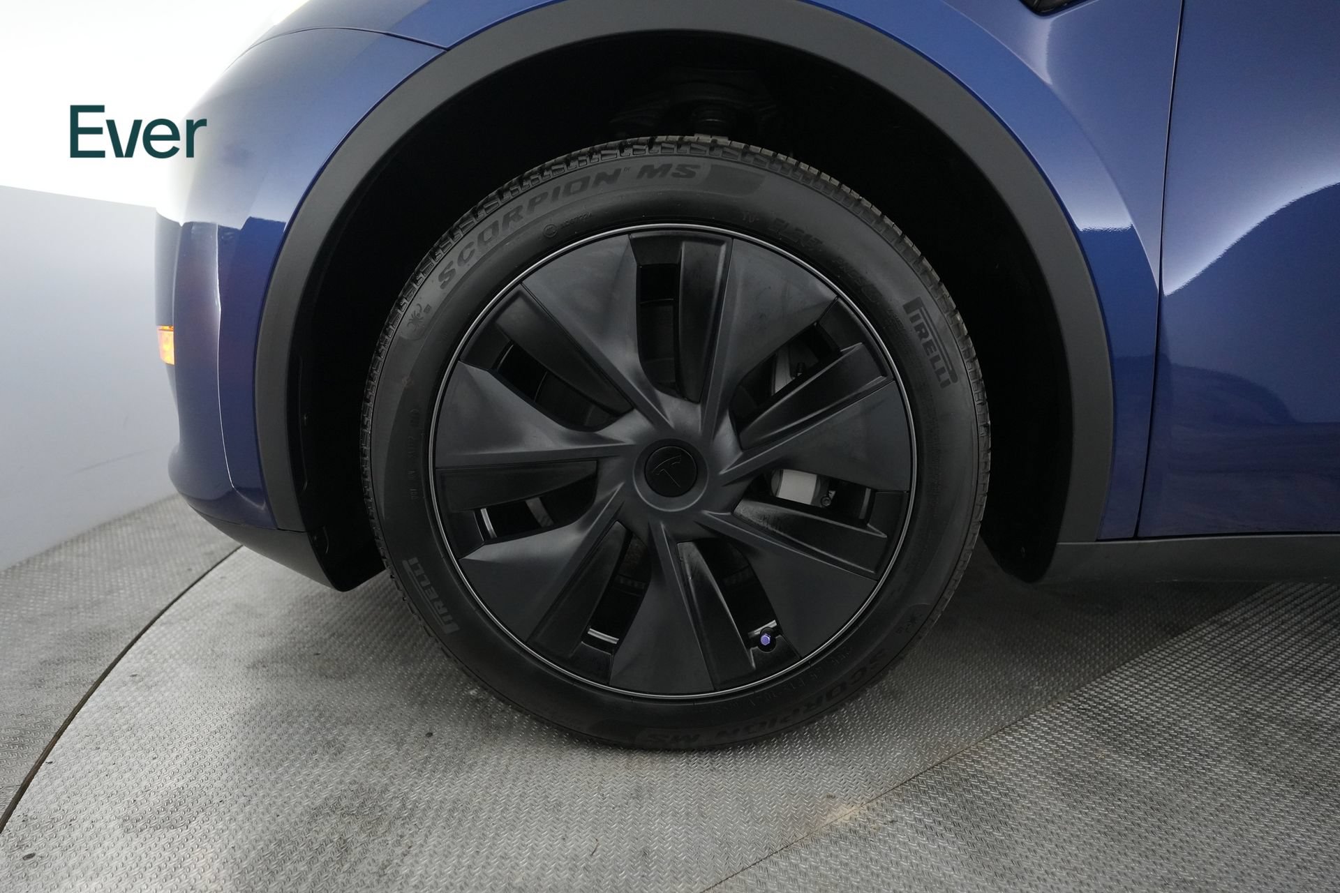 Used 2024 Tesla Model Y 2WD image 19