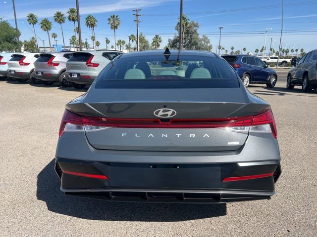 Used 2025 Hyundai Elantra Limited FWD image 5