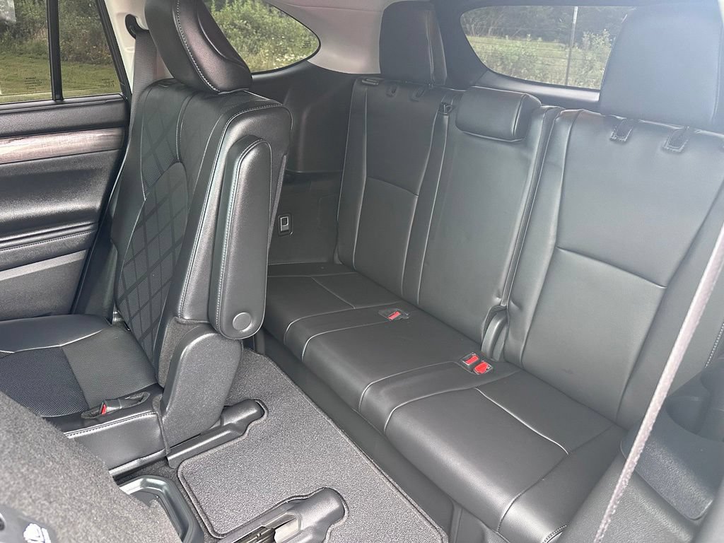 Certified 2024 Toyota Highlander Platinum AWD/4WD image 36